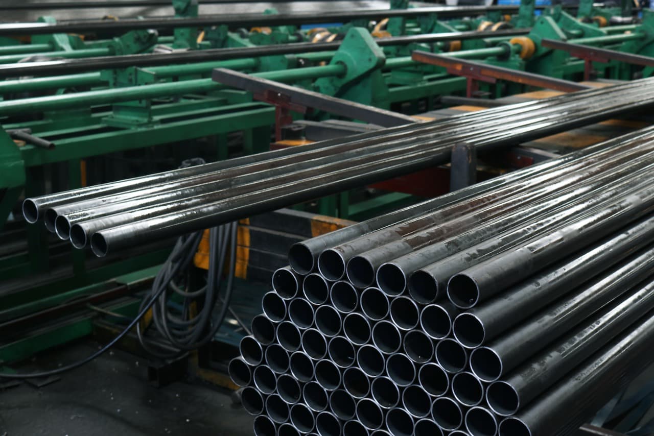 Tubos siendo creados en la fabrica de MMTubería