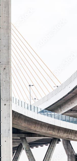 Puente civil en donde hay tubos de acero al carbon como refuerzo