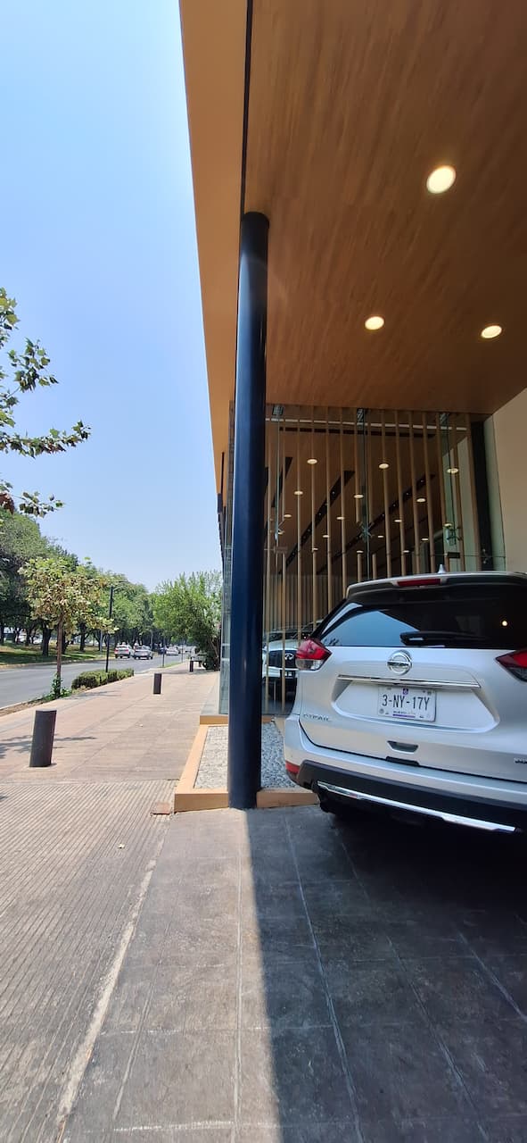 Tubo de Acero al Carbón soportando un gran peso estructural