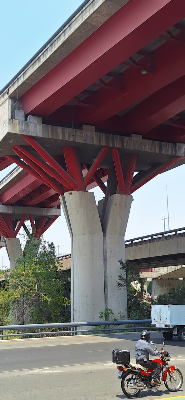 Nuestra tubería cumple con las normativas y certificaciones internacionales, asegurando estándares de seguridad y calidad.